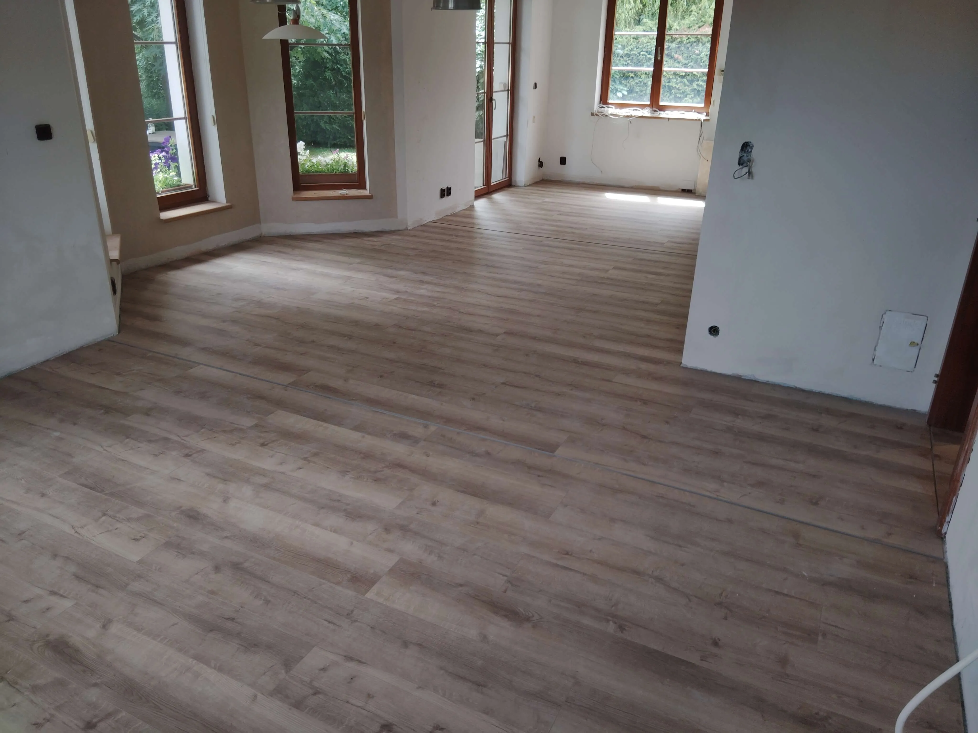 Pokládka vinylové podlahy – Jičín - detailní pohled